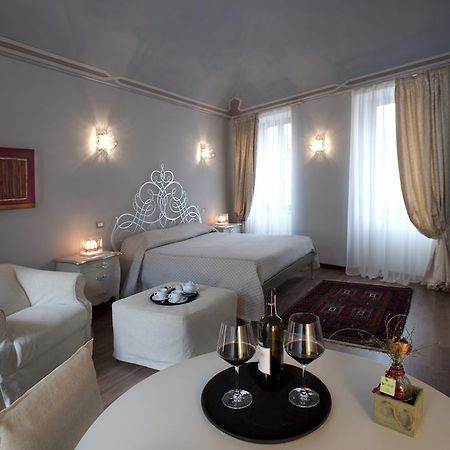 Vinoteca La Sacrestia Bed & Breakfast Alba  Ruang foto