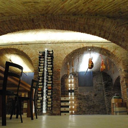 Vinoteca La Sacrestia Bed & Breakfast Alba  Bagian luar foto