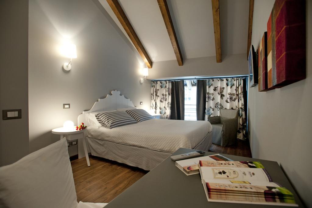 Vinoteca La Sacrestia Bed & Breakfast Alba  Ruang foto