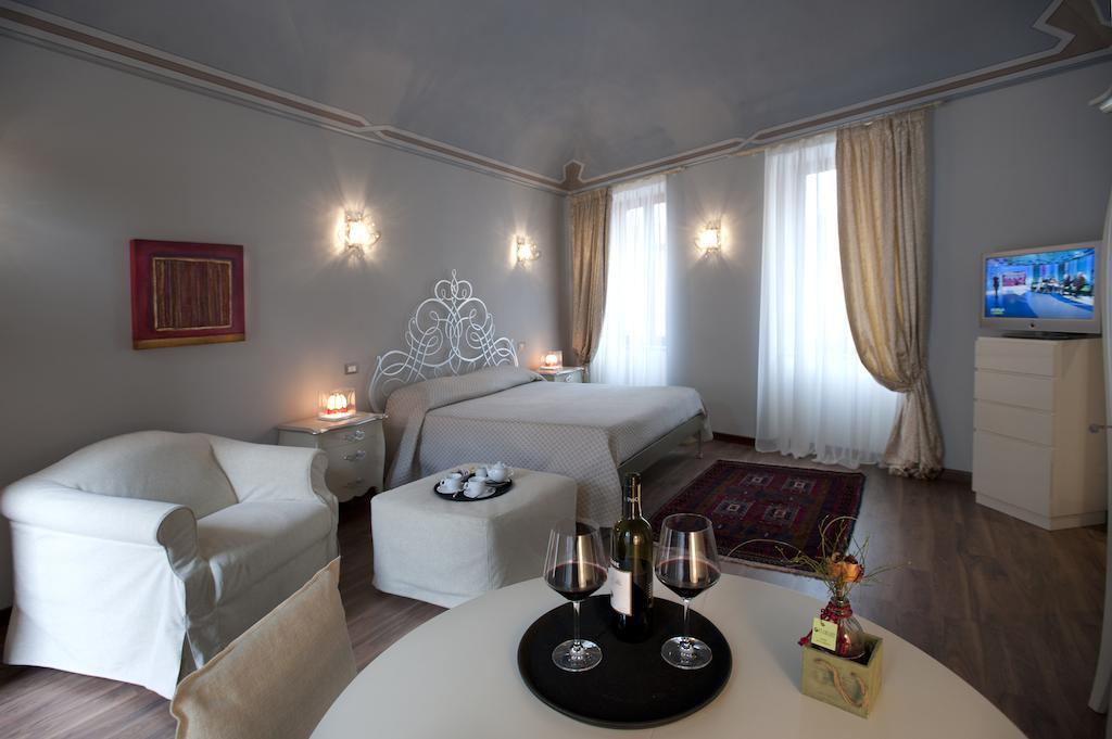 Vinoteca La Sacrestia Bed & Breakfast Alba  Ruang foto