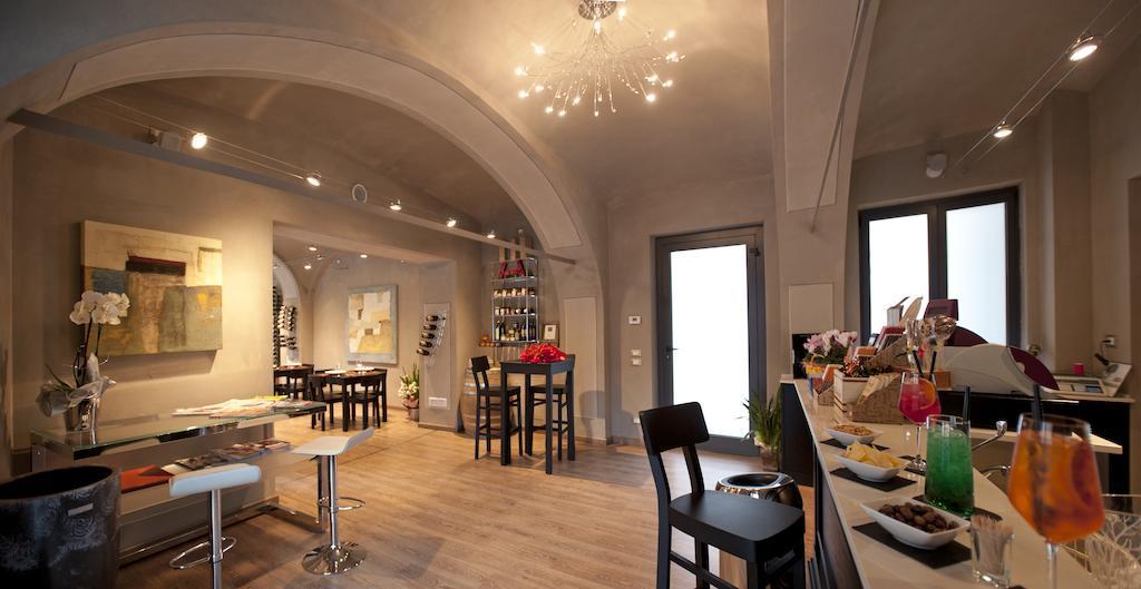 Vinoteca La Sacrestia Bed & Breakfast Alba  Bagian luar foto
