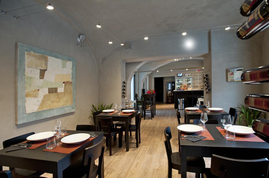Vinoteca La Sacrestia Bed & Breakfast Alba  Bagian luar foto