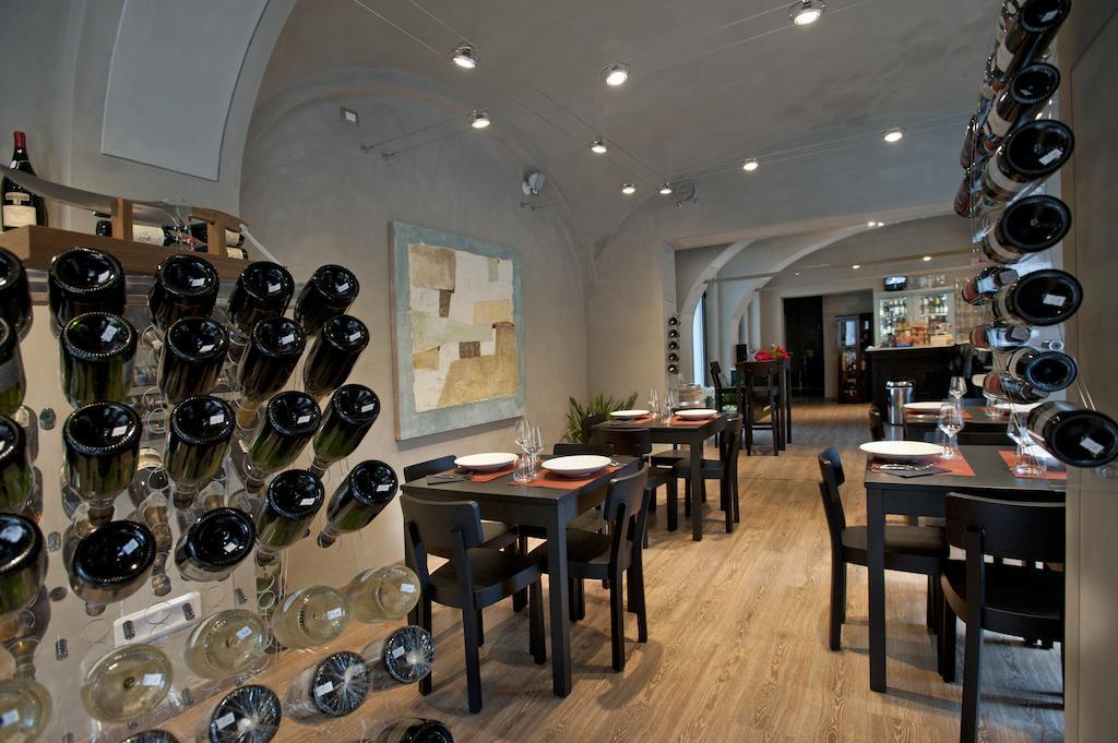 Vinoteca La Sacrestia Bed & Breakfast Alba  Bagian luar foto