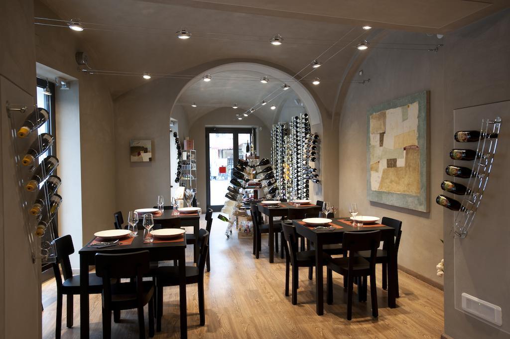Vinoteca La Sacrestia Bed & Breakfast Alba  Bagian luar foto