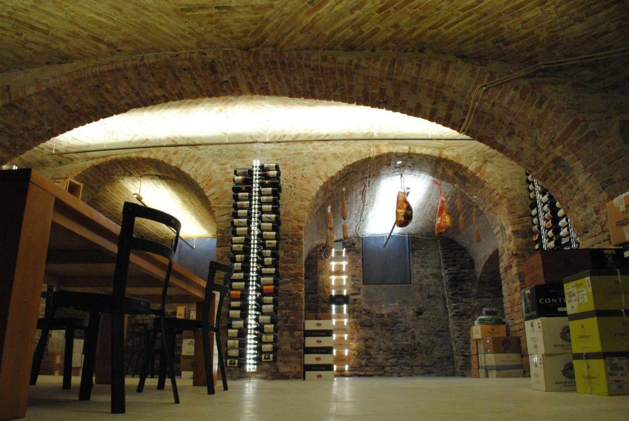 Vinoteca La Sacrestia Bed & Breakfast Alba  Bagian luar foto
