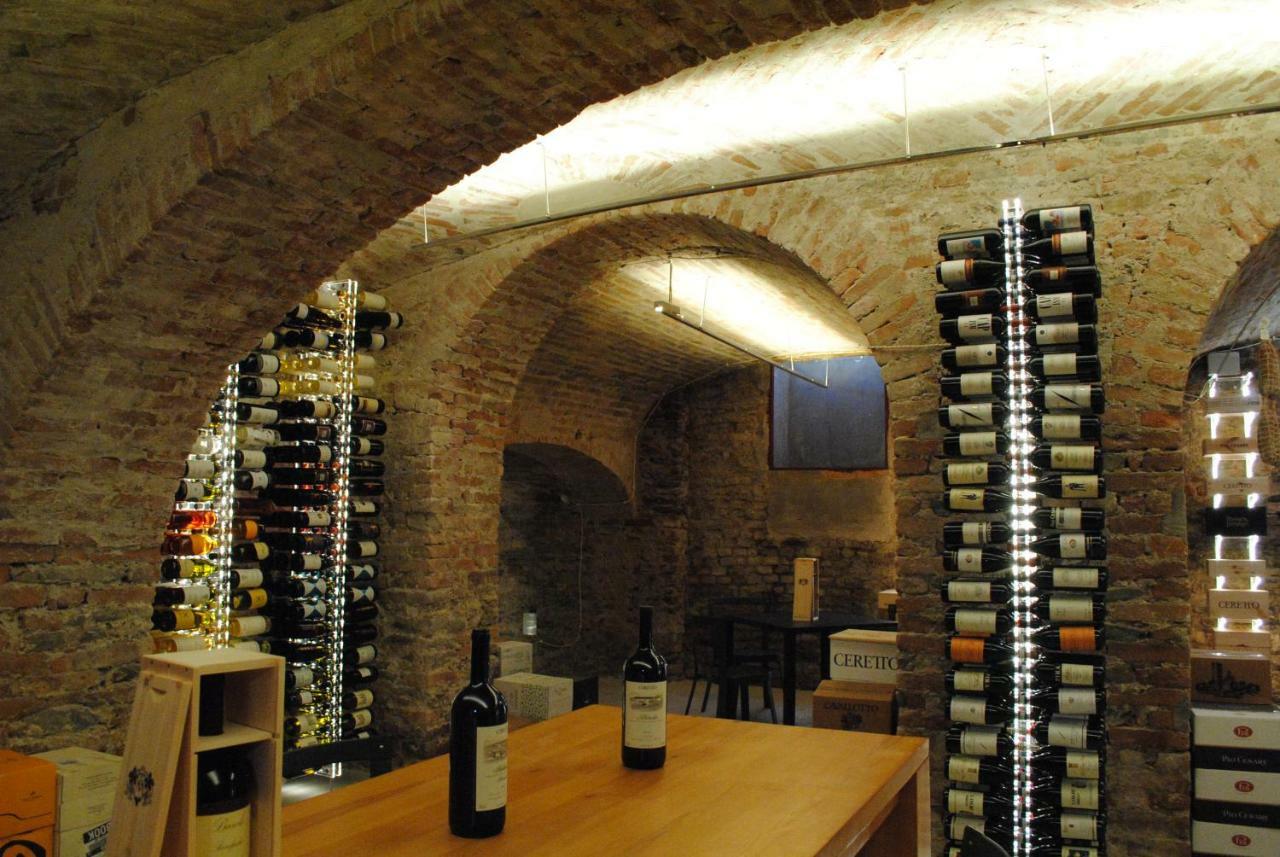 Vinoteca La Sacrestia Bed & Breakfast Alba  Bagian luar foto