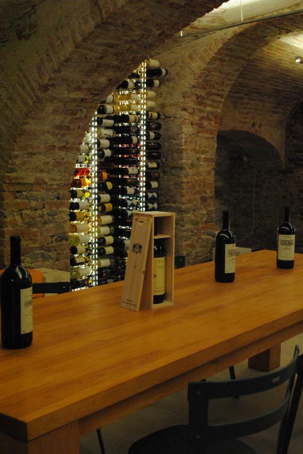 Vinoteca La Sacrestia Bed & Breakfast Alba  Bagian luar foto